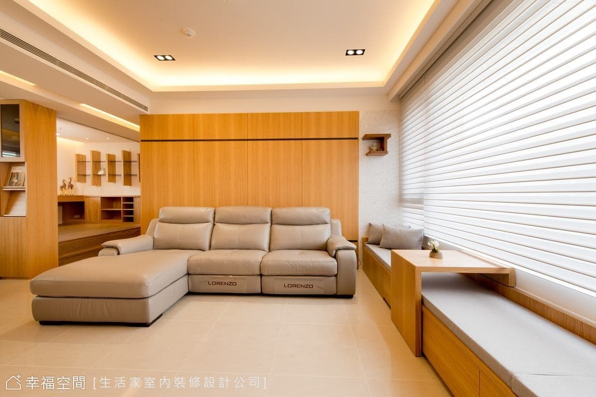 沙發背牆