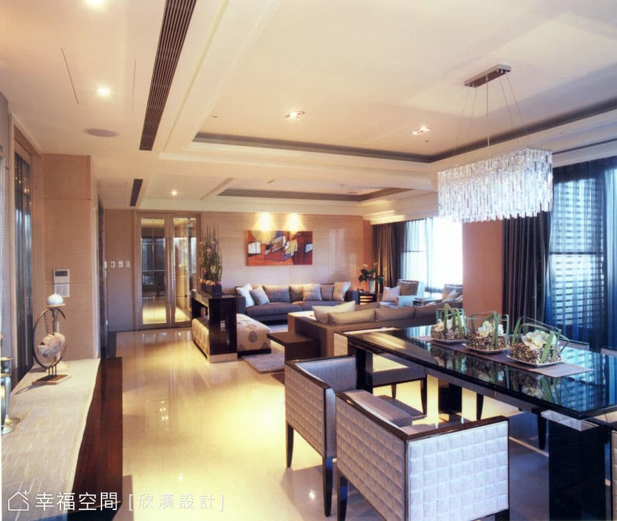 從餐廳望向客廳