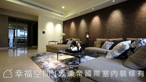 客廳背牆
