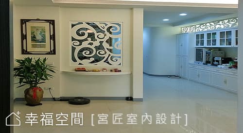 客廳望向餐廳