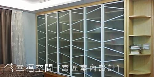 次臥房床尾