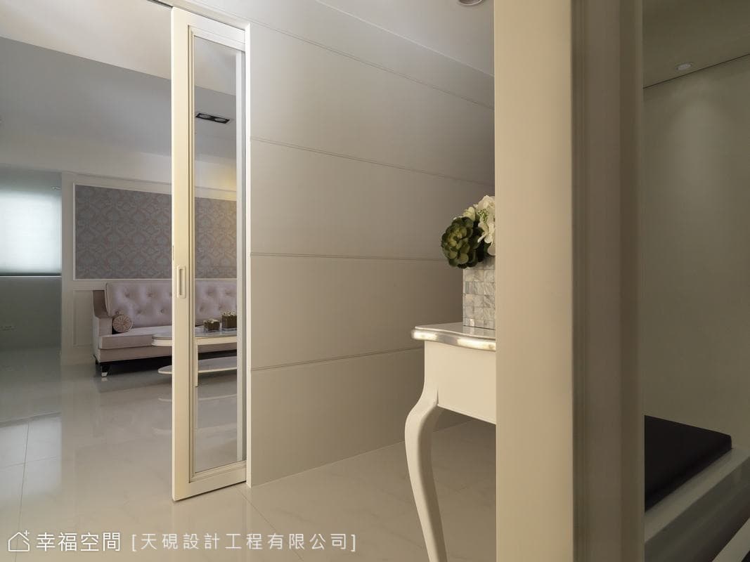 小玄關望入室