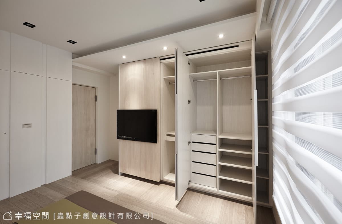 主臥櫃面