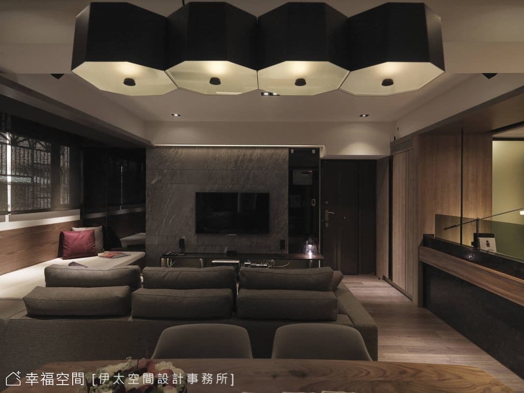 玄關與電視牆