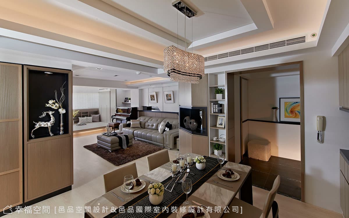 餐廳望向玄關