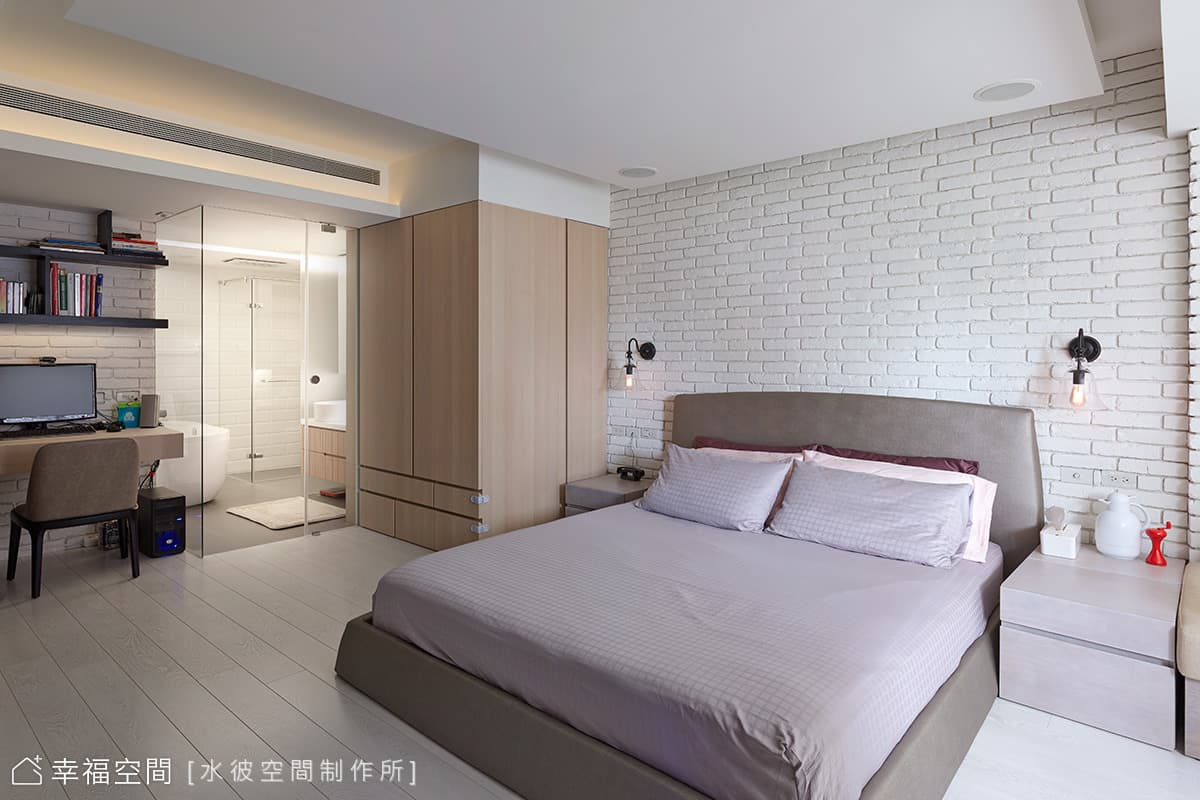 主臥床頭