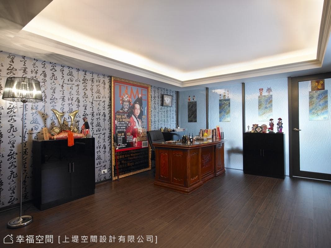 辦公室望向佛堂