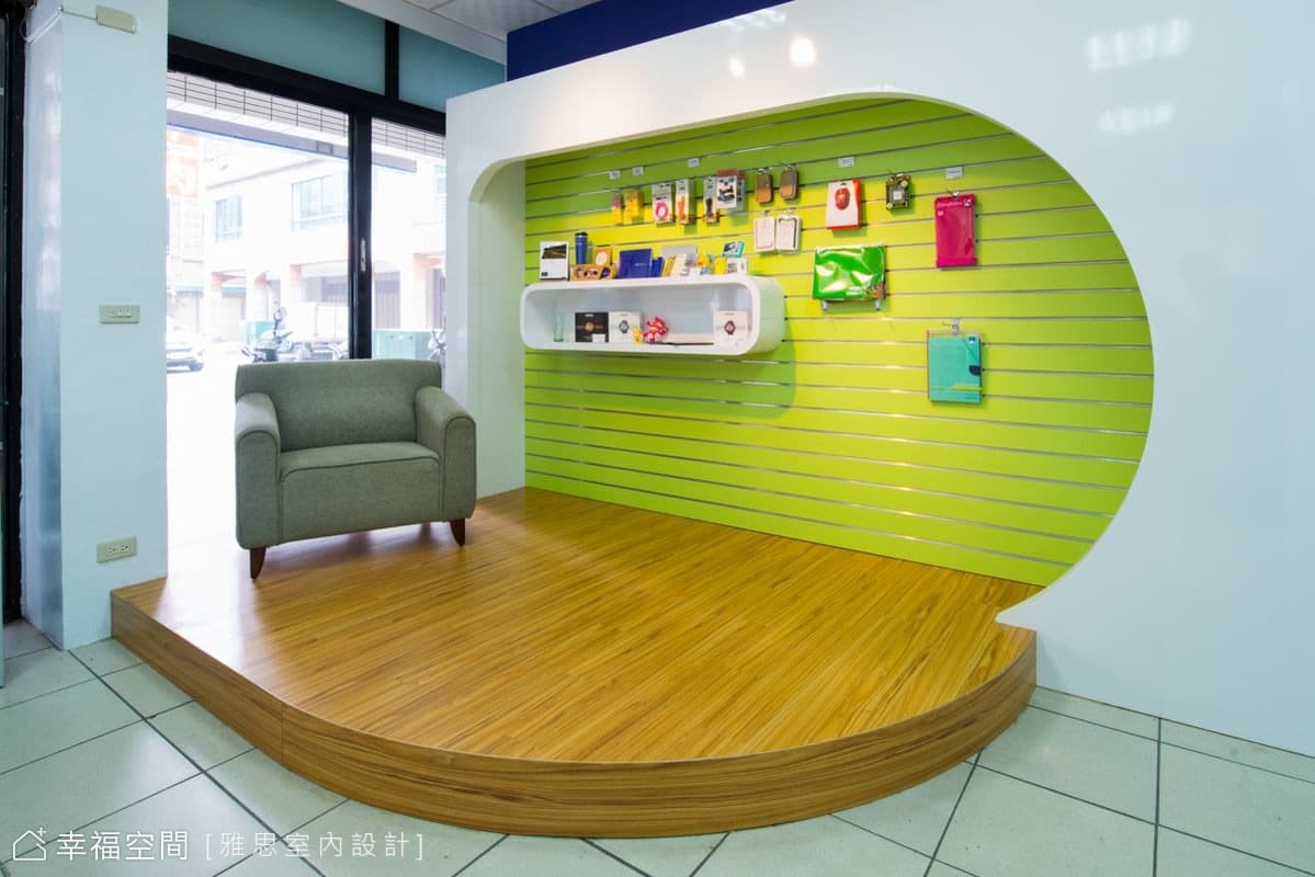 耗材及周邊商品展示區