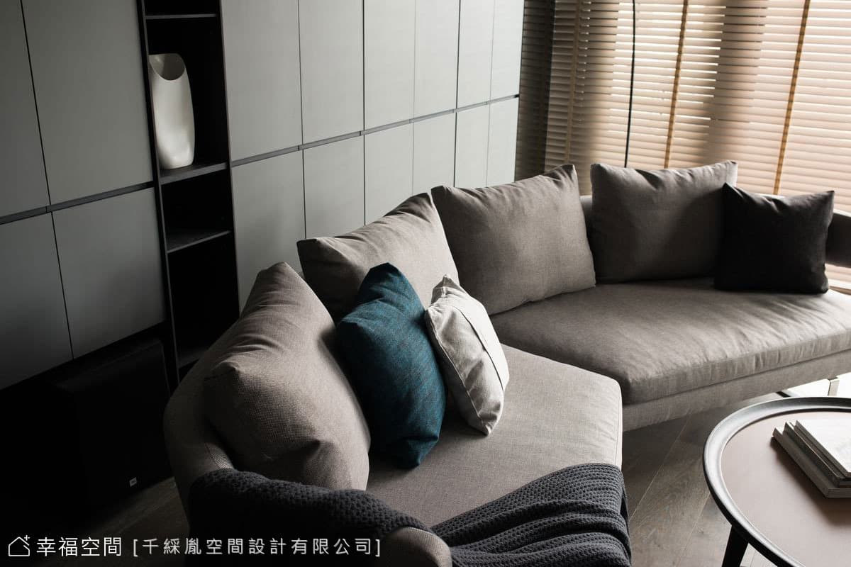 沙發背牆收納