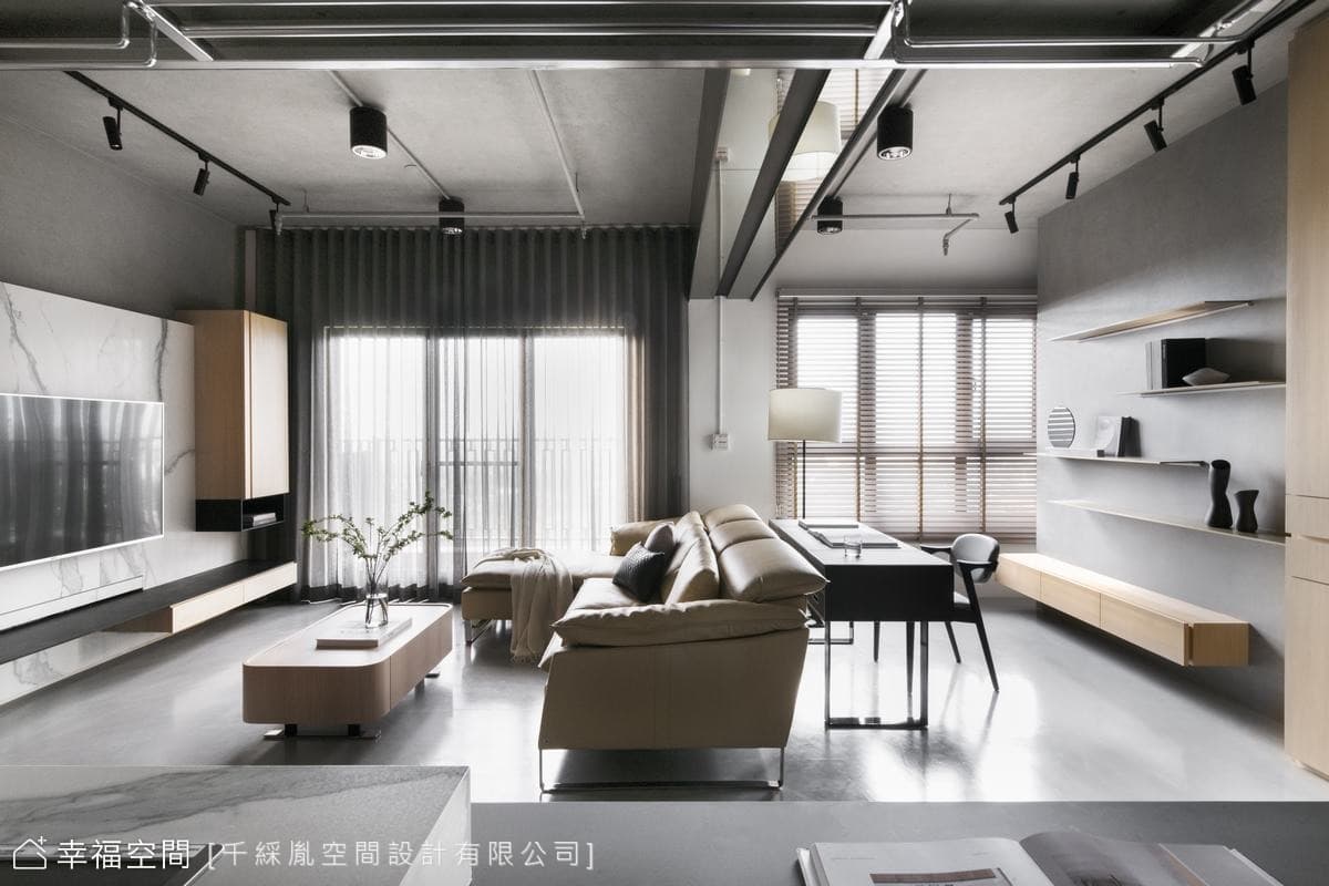鏡面天花減化樑柱量體