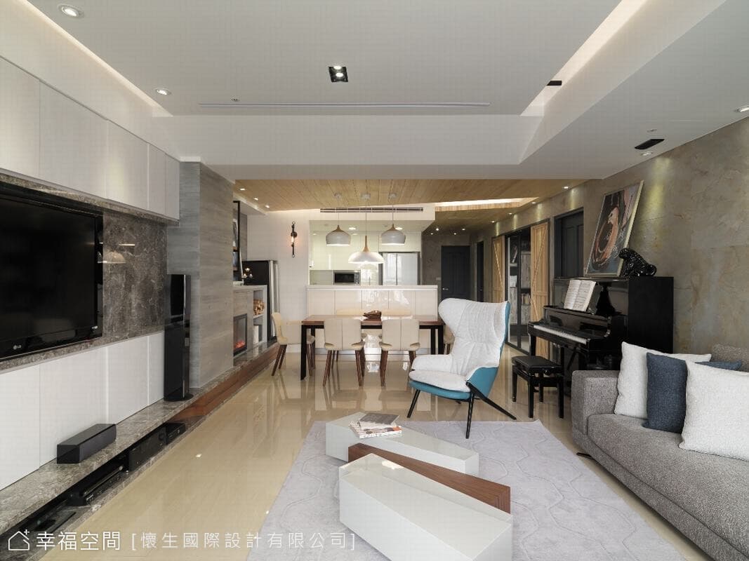 客廳望向餐廳