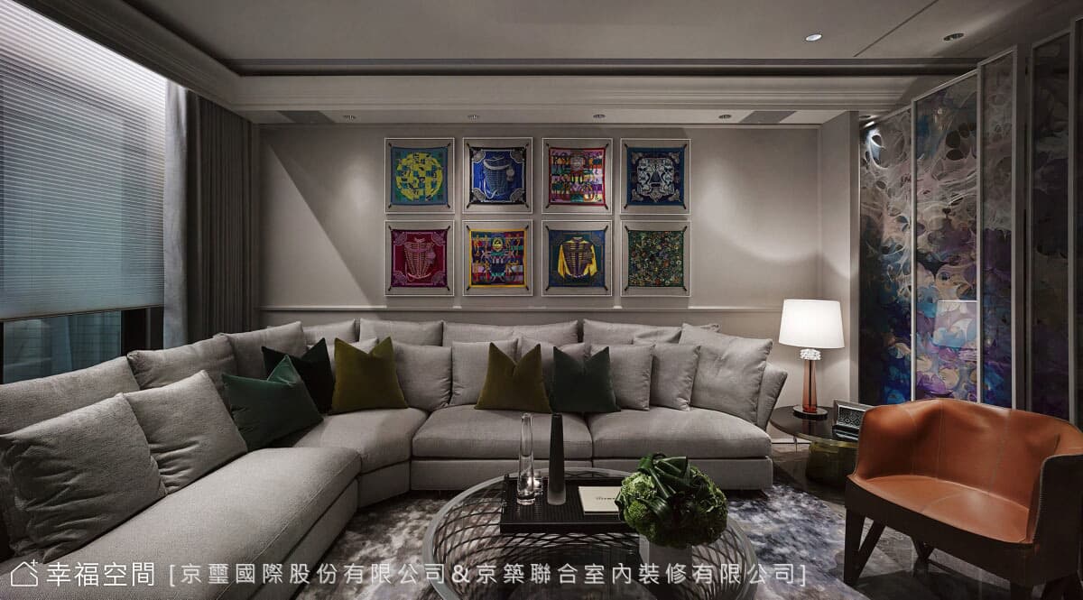 沙發背牆