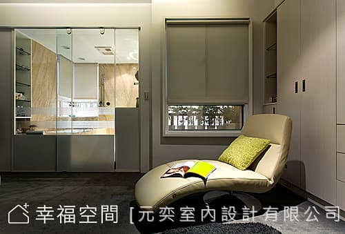 主臥望向衛浴