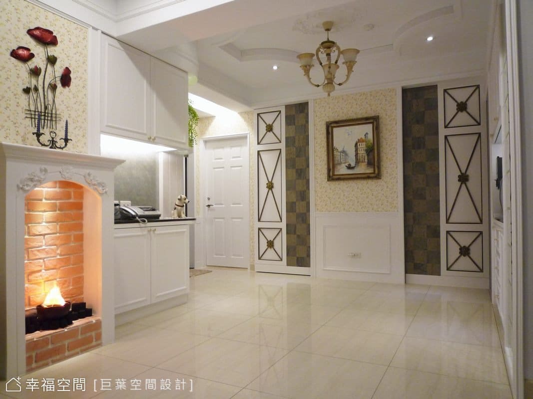 由客廳望向餐廳