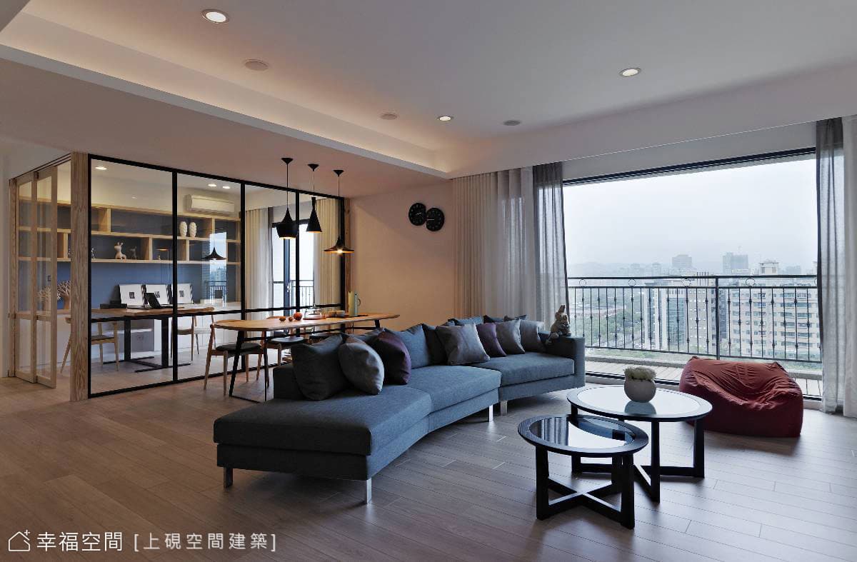 明亮活潑