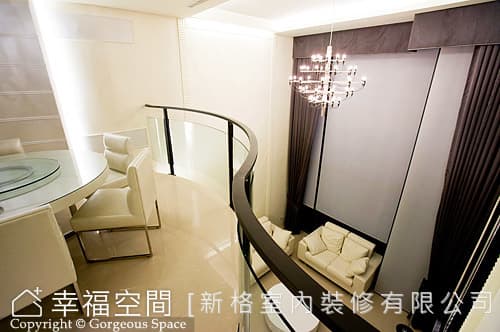 餐廳望向客廳