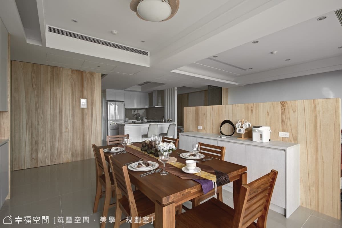 餐廳望向廚房