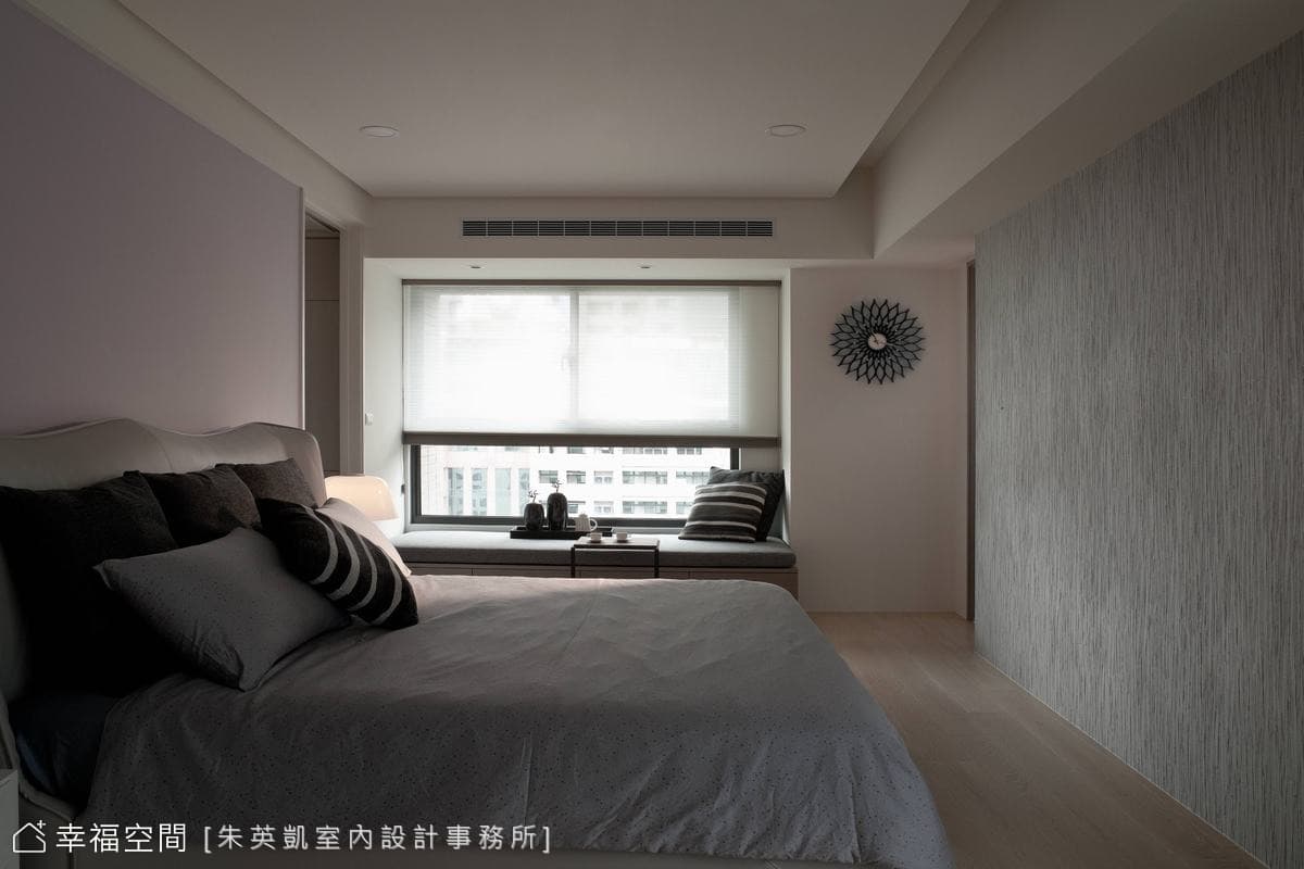 窗邊臥榻