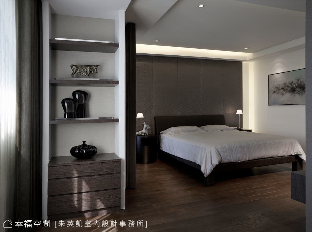 主臥床頭