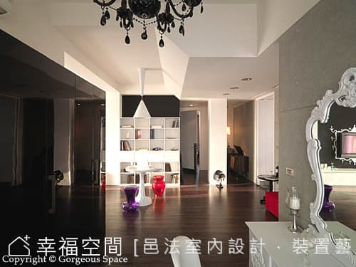 更衣室望向玄關