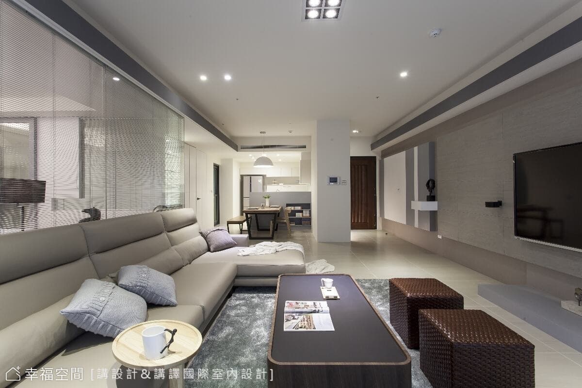 客廳望向餐廳