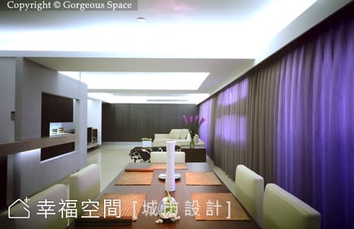 餐廳望向客廳