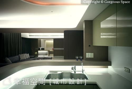 廚房望向客廳