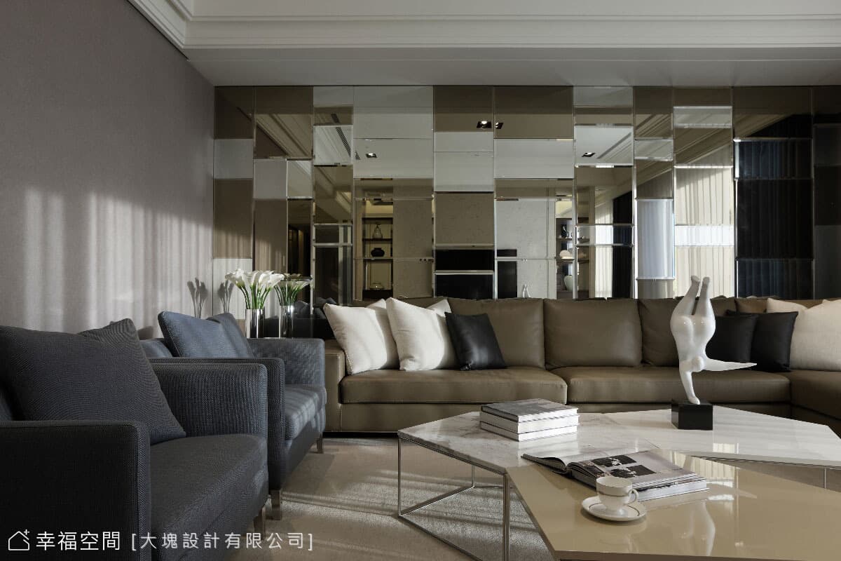 鏡面沙發背牆