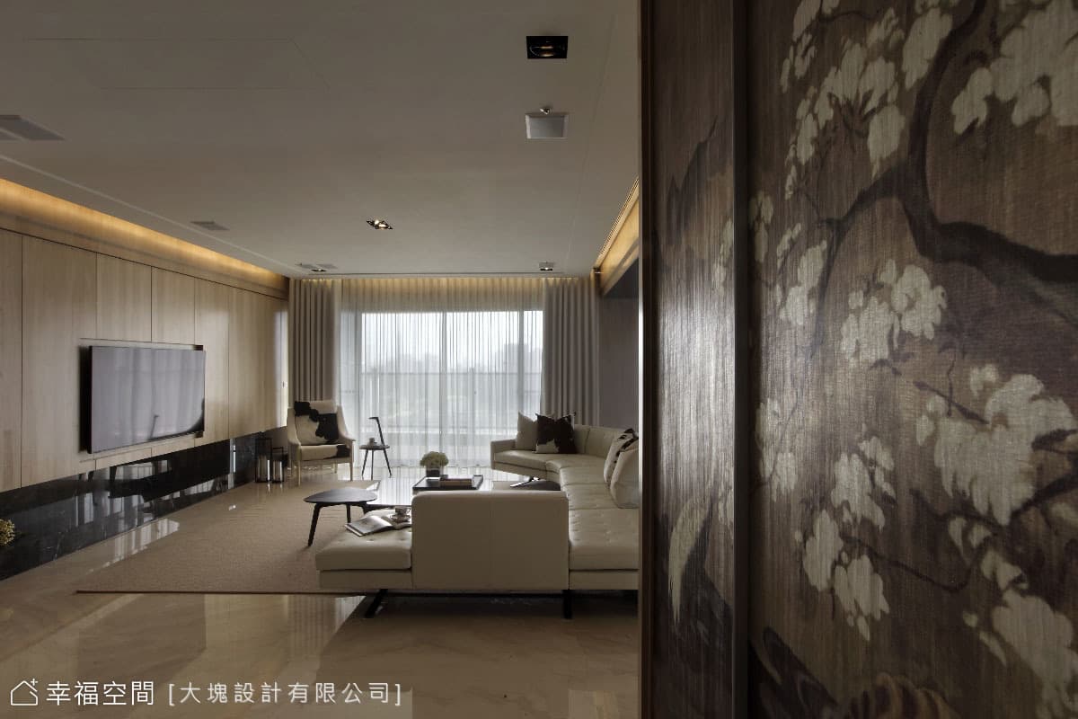 由玄關望向客廳