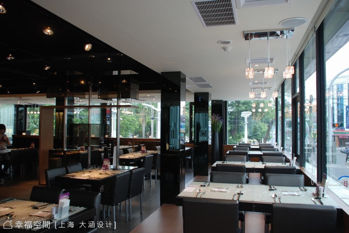 靠窗用餐席