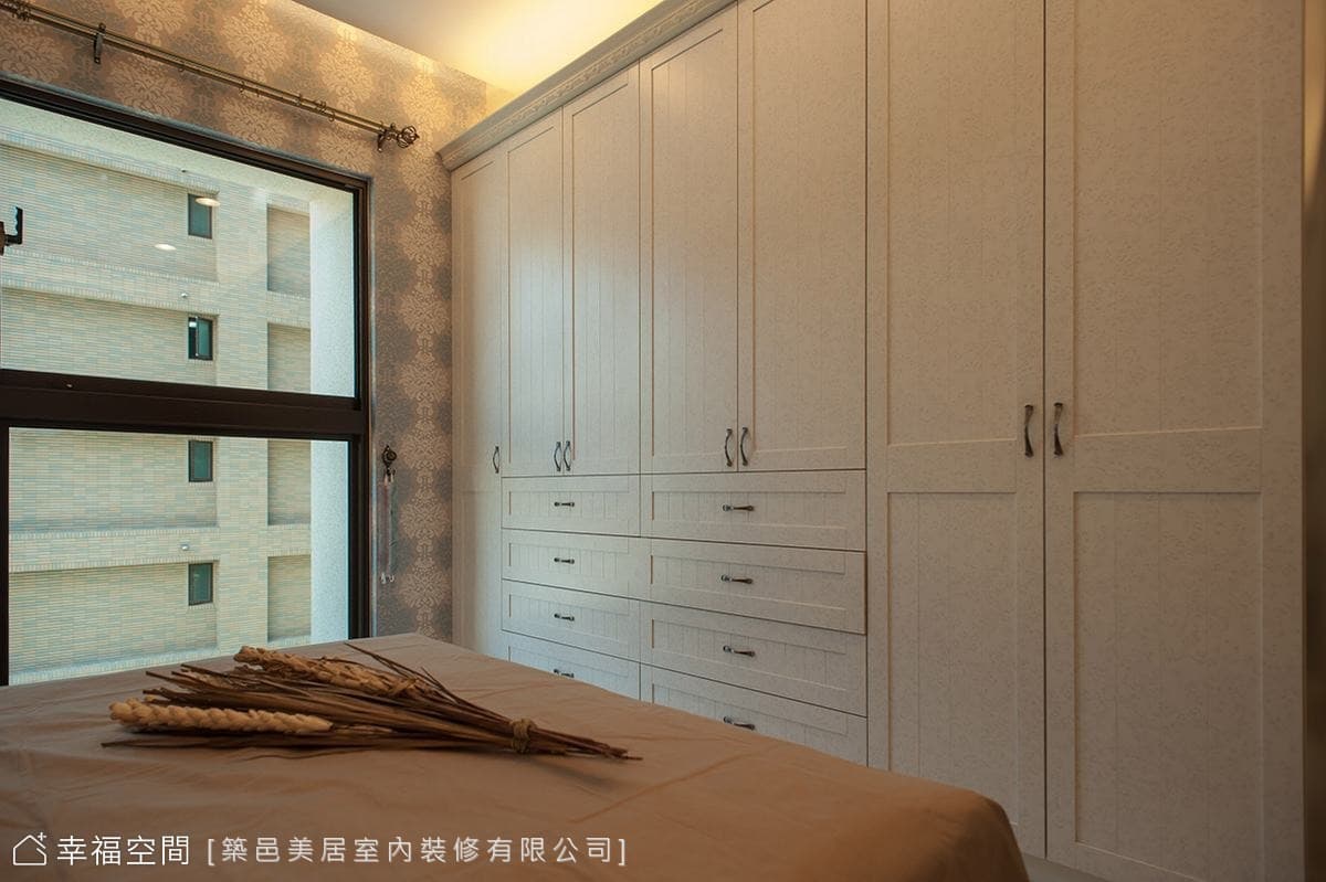 主臥衣櫃