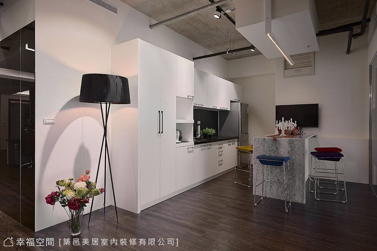 活潑跳色