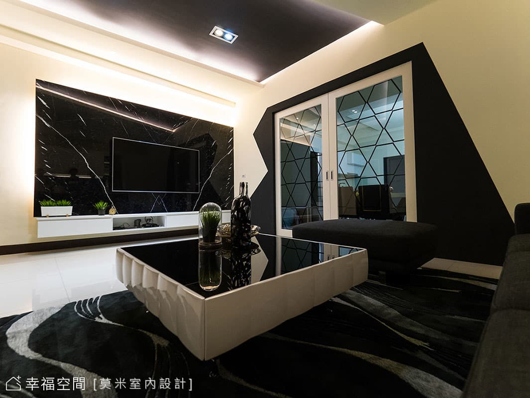 白色中的點綴色彩 簡約大宅