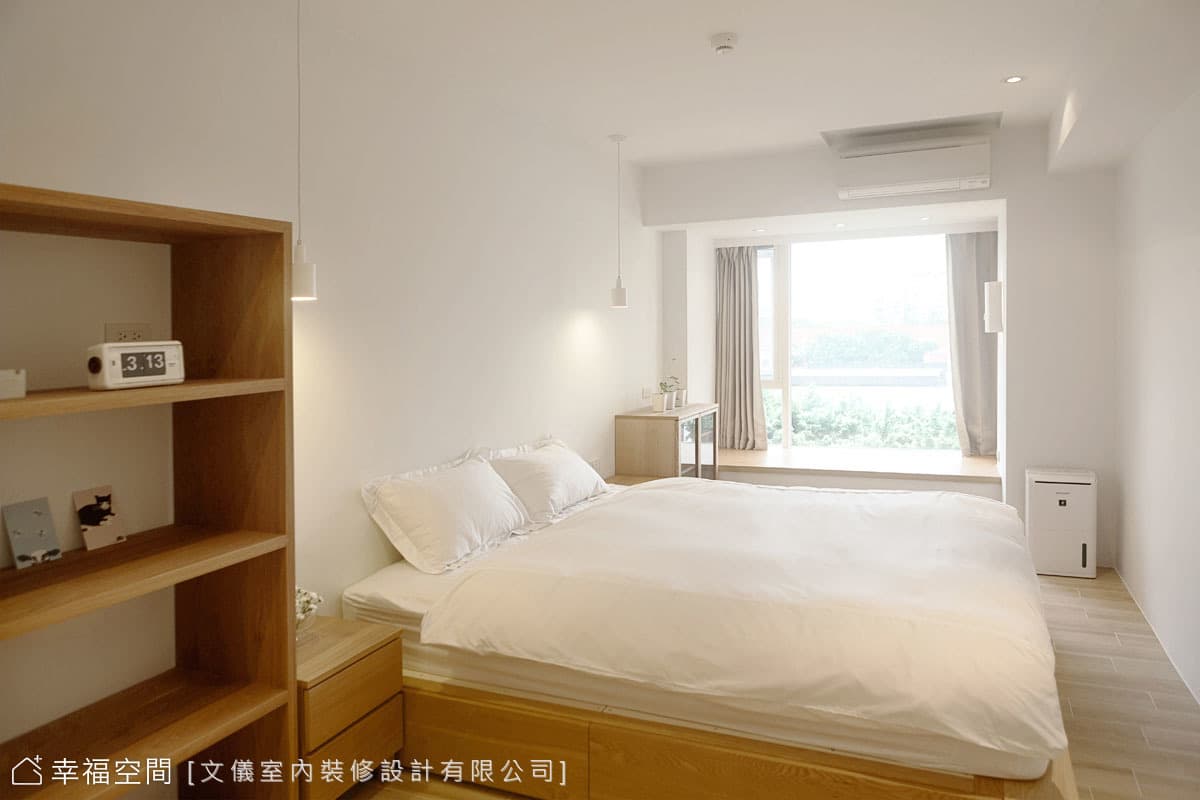 窗邊臥榻