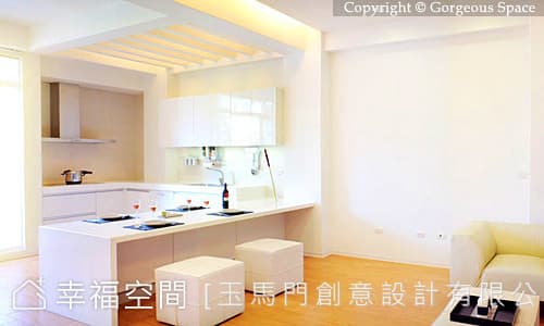 客廳與廚房