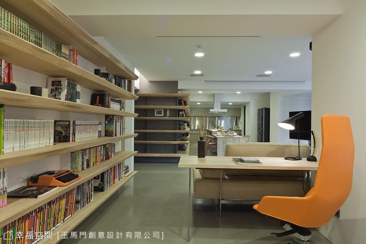 書房望向客廳