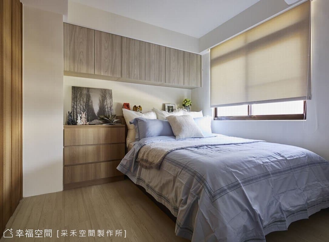 主臥床頭