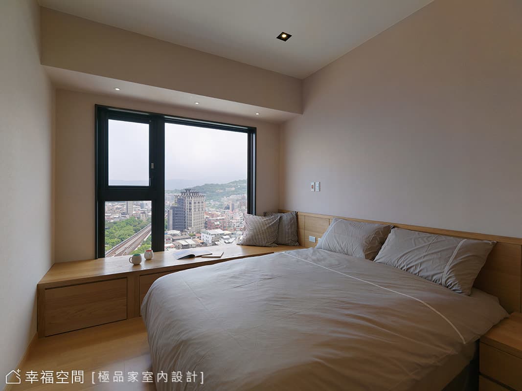 窗邊臥榻