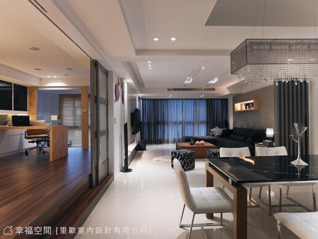 玄關望向室內