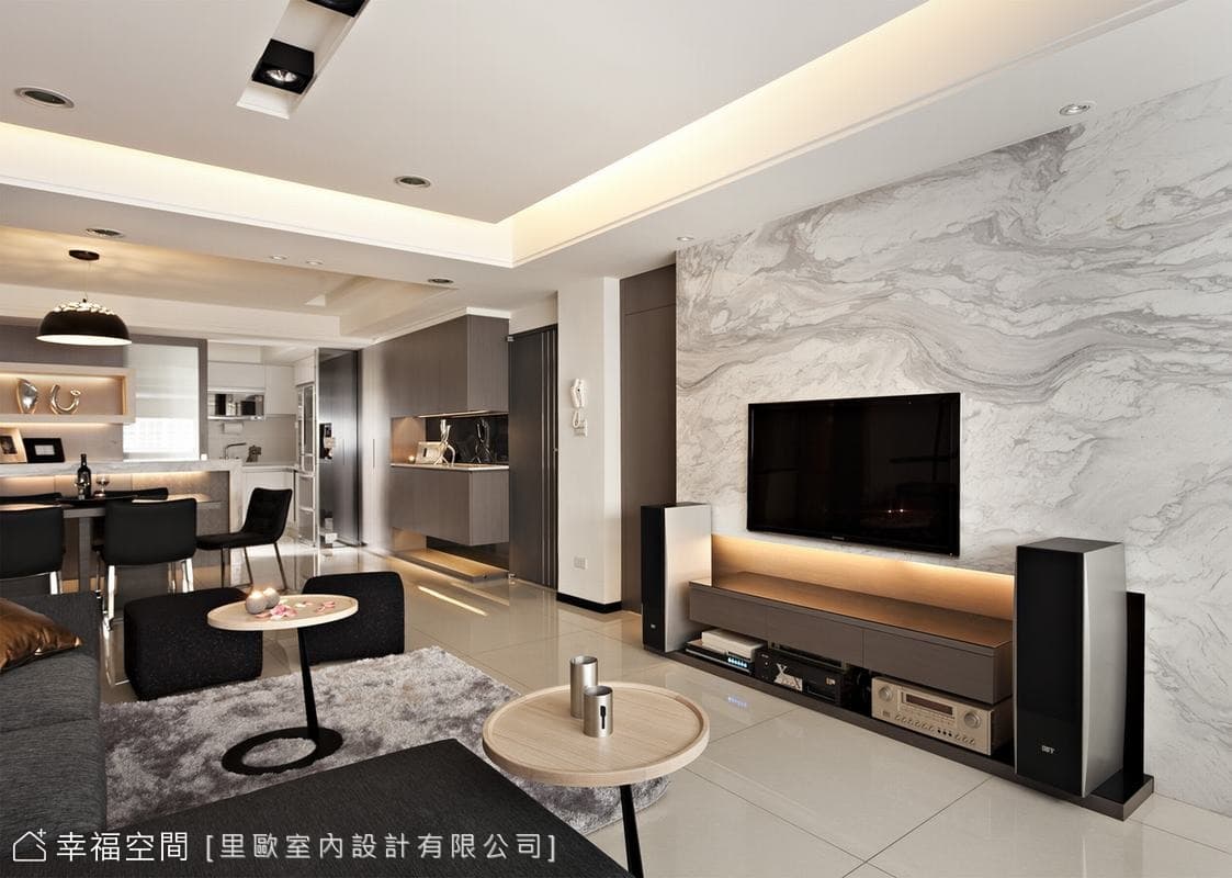 客廳望向吧台