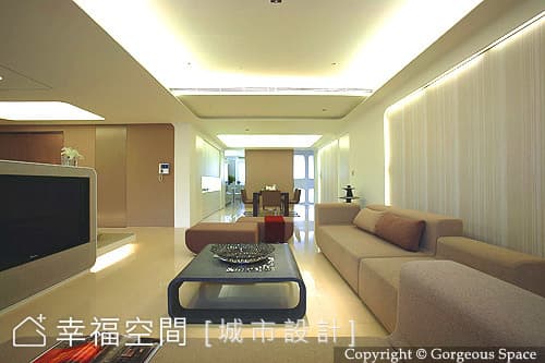 客廳望向餐廳