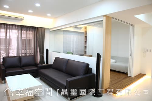 沙發間隔牆