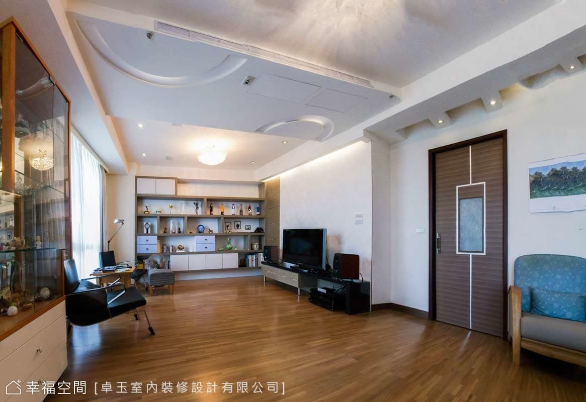 視聽區與櫃體