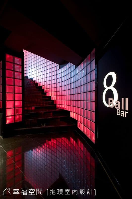 8 BALL BAR 運動酒吧