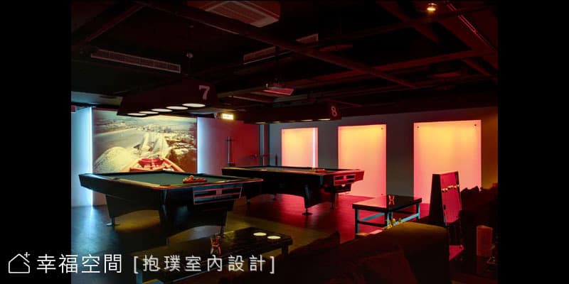 8 BALL BAR 運動酒吧