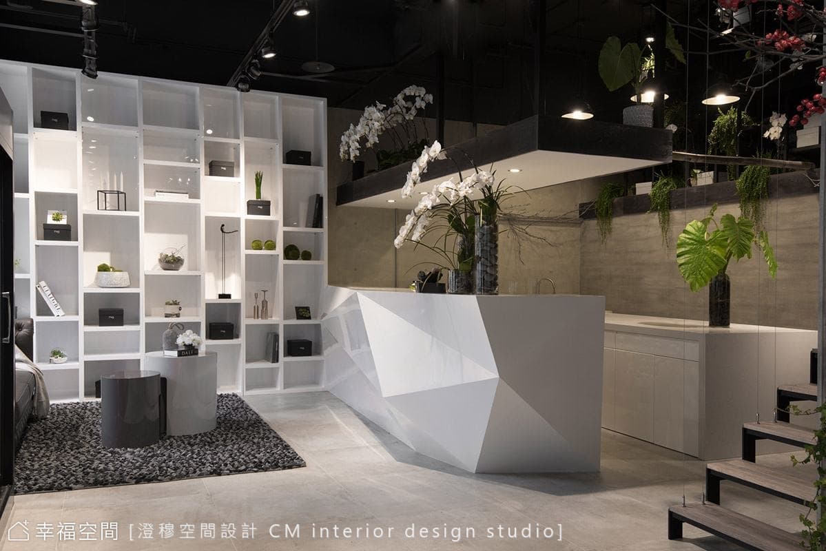 網咖化身工業風花店 偶像劇也來這取景！