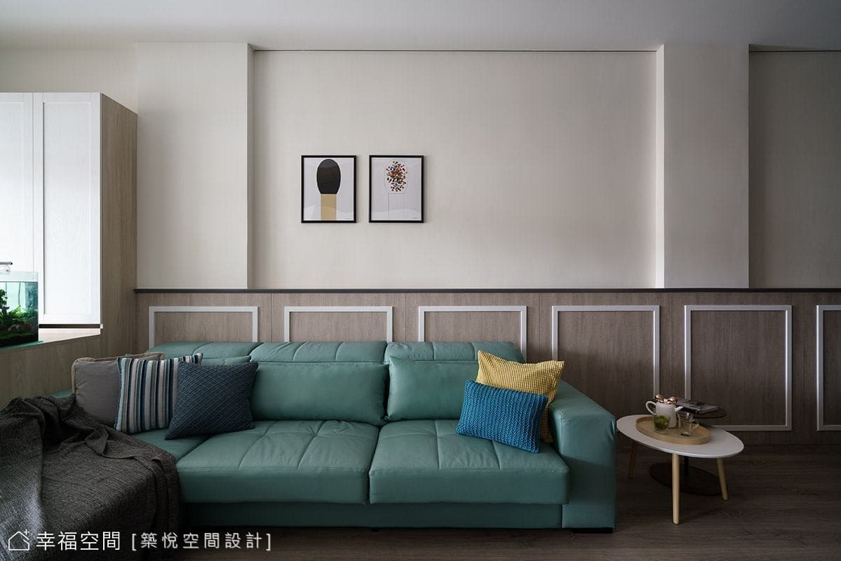 沙發背牆