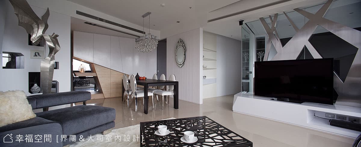 客廳望向餐廳（2）