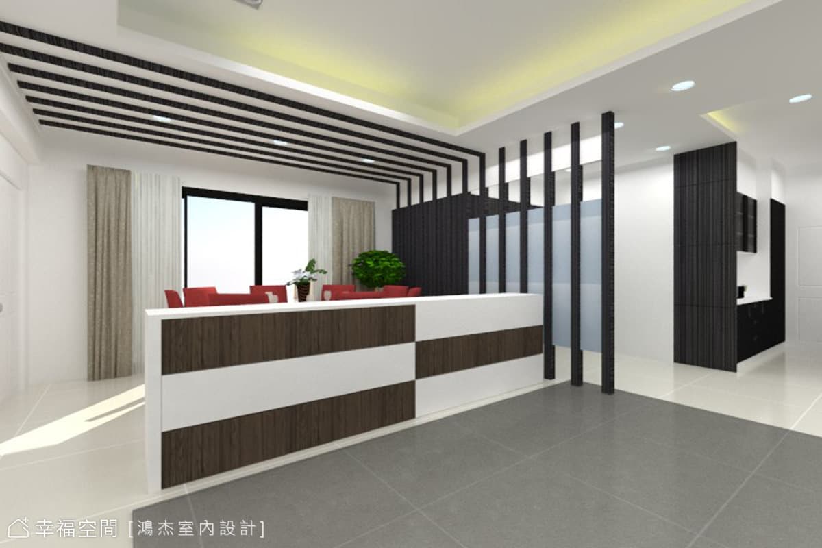 客廳望向玄關