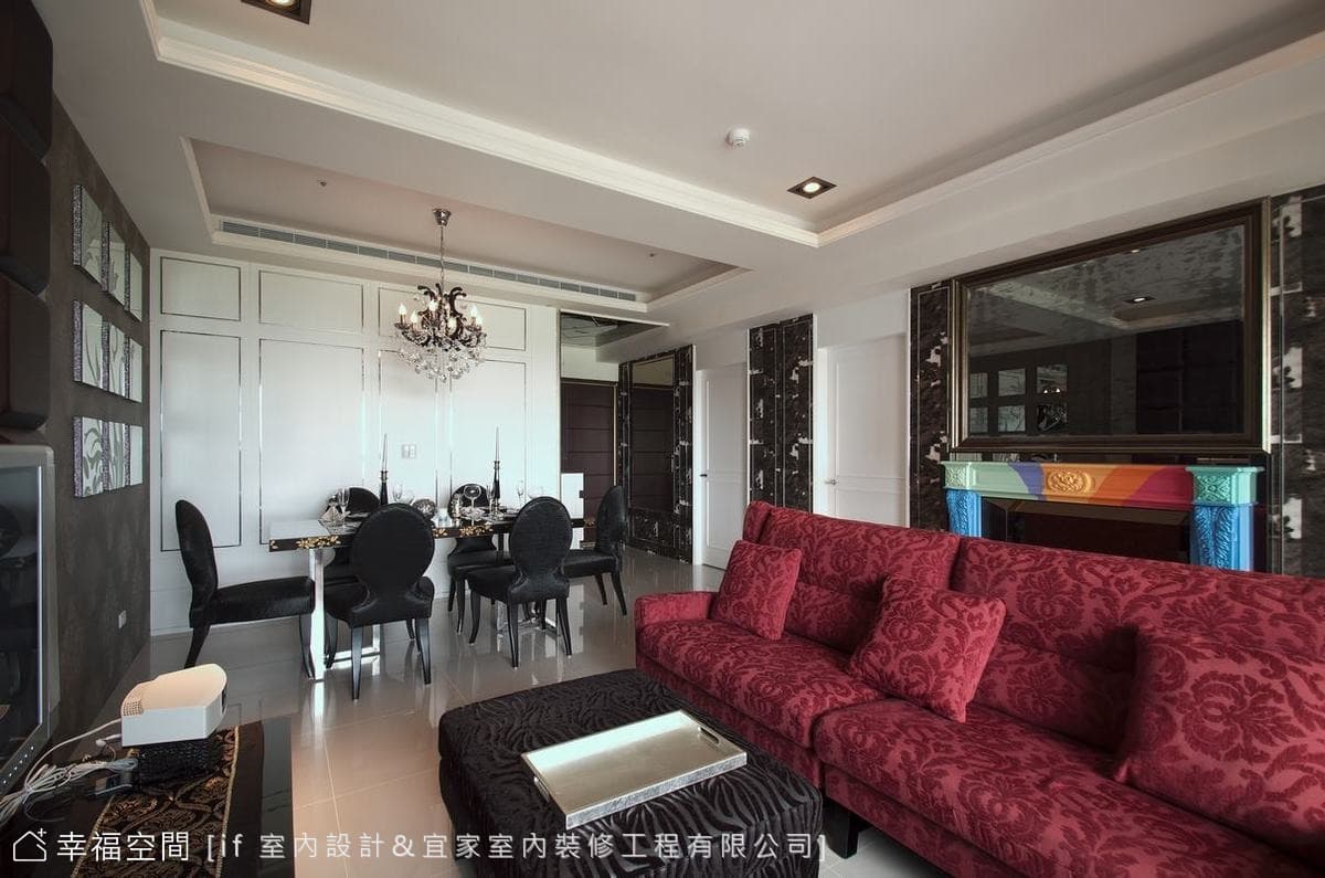 客廳望向餐廳